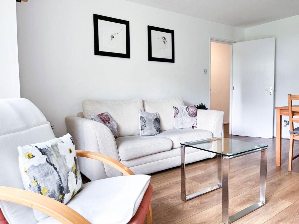 Lovely 2 Bedroom Flat With Free Parking, Great Transport Links To Central London, The Excel Centre, Canary Wharf And The O2! Bagian luar foto