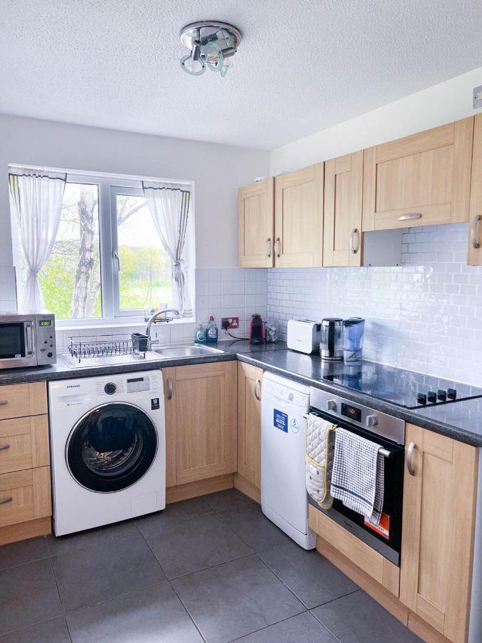 Lovely 2 Bedroom Flat With Free Parking, Great Transport Links To Central London, The Excel Centre, Canary Wharf And The O2! Bagian luar foto