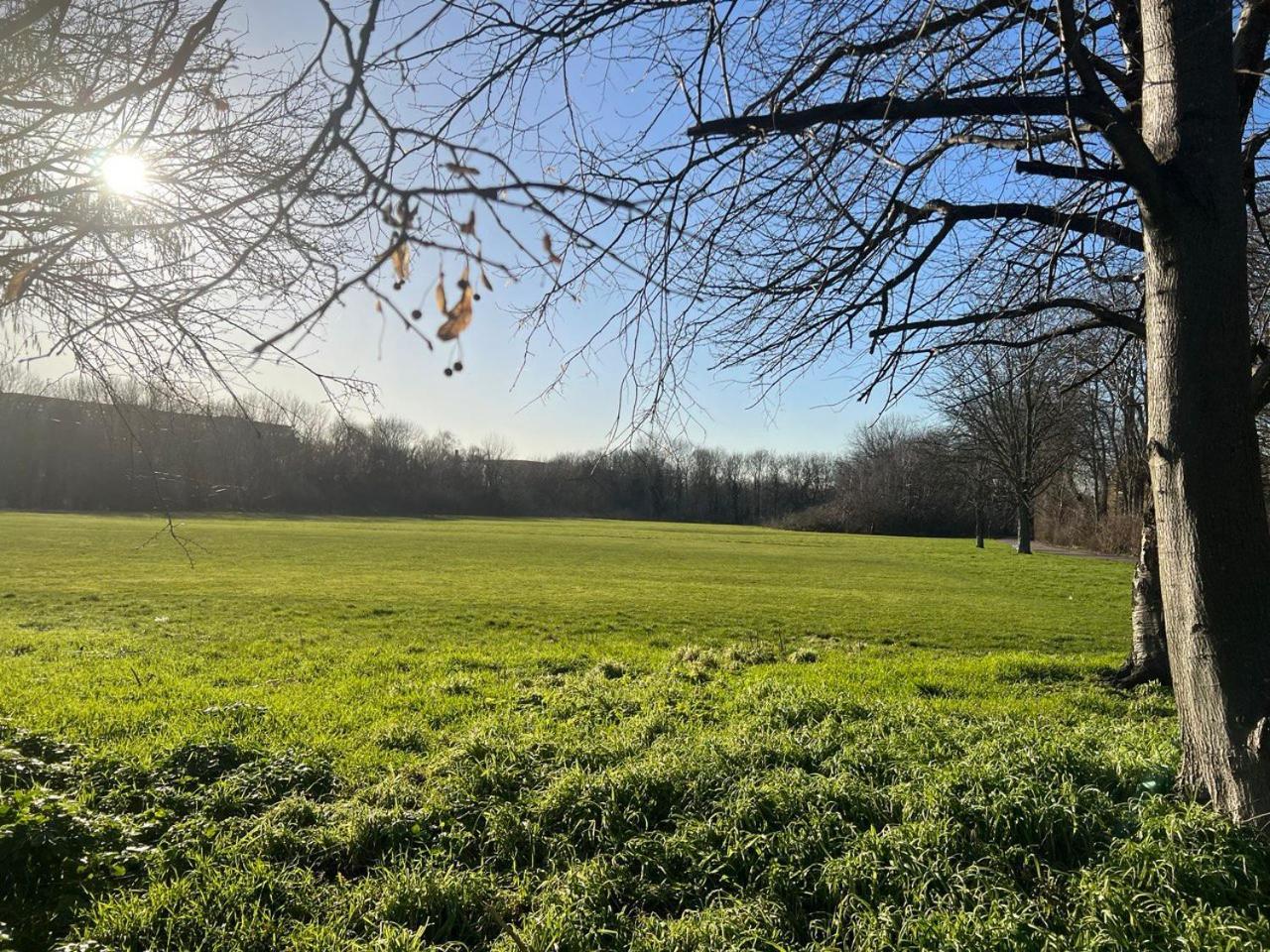 Lovely 2 Bedroom Flat With Free Parking, Great Transport Links To Central London, The Excel Centre, Canary Wharf And The O2! Bagian luar foto